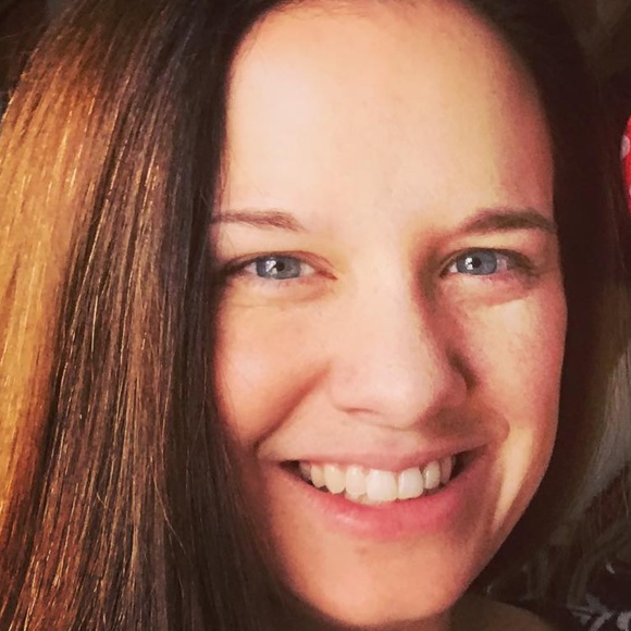 Meet your Posher, Melissa - Picture 1 of 1